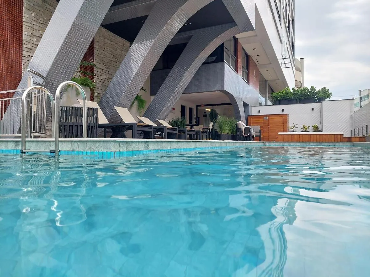Otimo Apto, Jacuzzi Aquecida E Piscina, Pertinho Da Praia Bombinhas